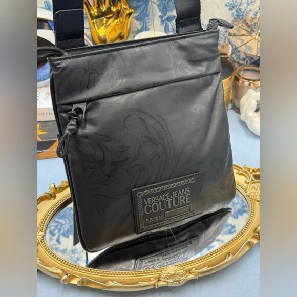 🆕 VERSACE JEANS COUTURE 🧿 NWT Black Coated Regalia Baroque Messenger Bag - Picture 3 of 16
